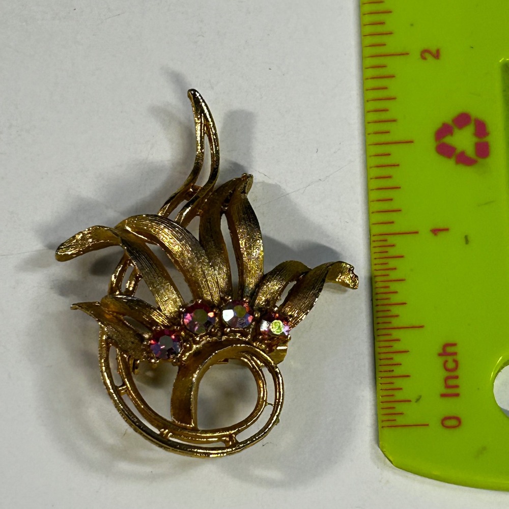 Vintage Gold Tone Floral Spray Brooch Pink Aurora Borealis Rhinestone Pin 2 Inch - Picture 7 of 8
